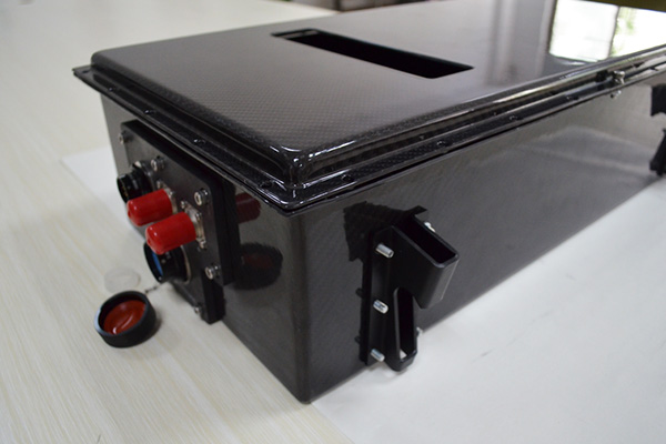 碳纤维仪器箱表面加工如何处理?