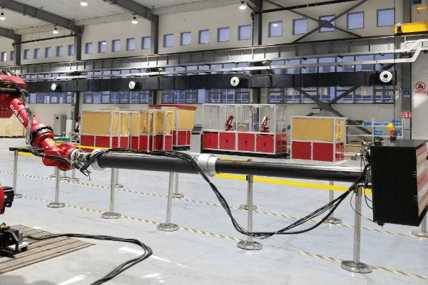 碳纤维机械臂是一体成型加工出来的吗?